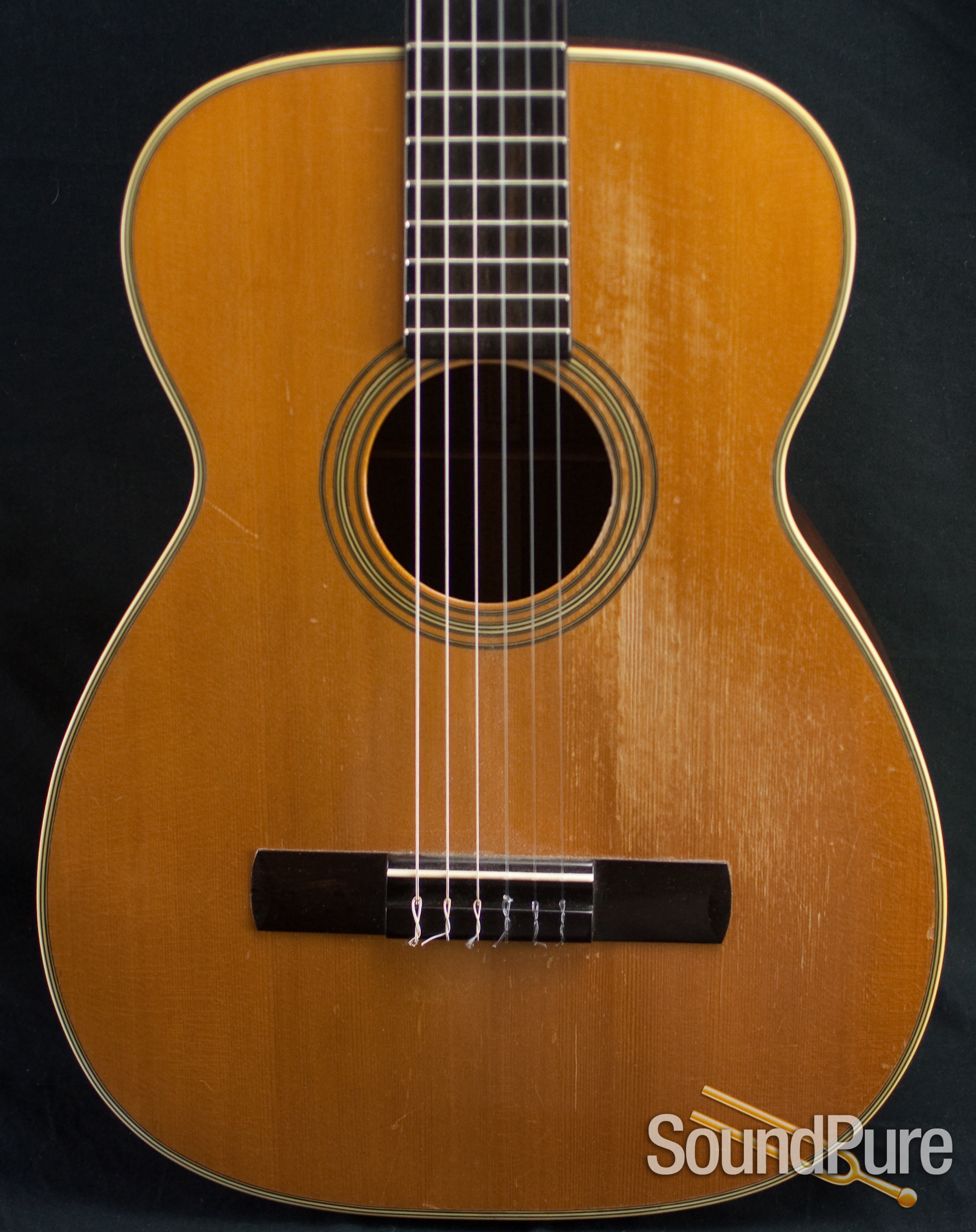 A Nylon Acoustic 82