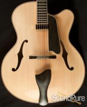 Eastman AR910CE Blonde 6728 Archtop Guitar
