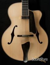Eastman AR905CE Blonde sn 8112 Archtop Guitar