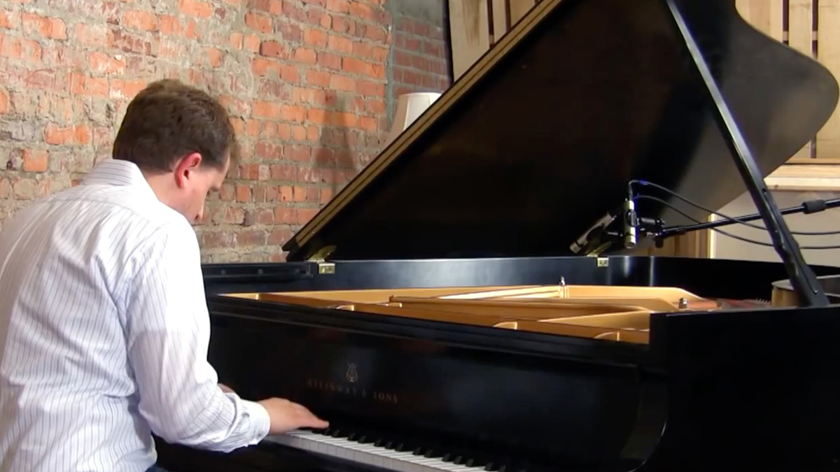 Recording piano with clearance one mic