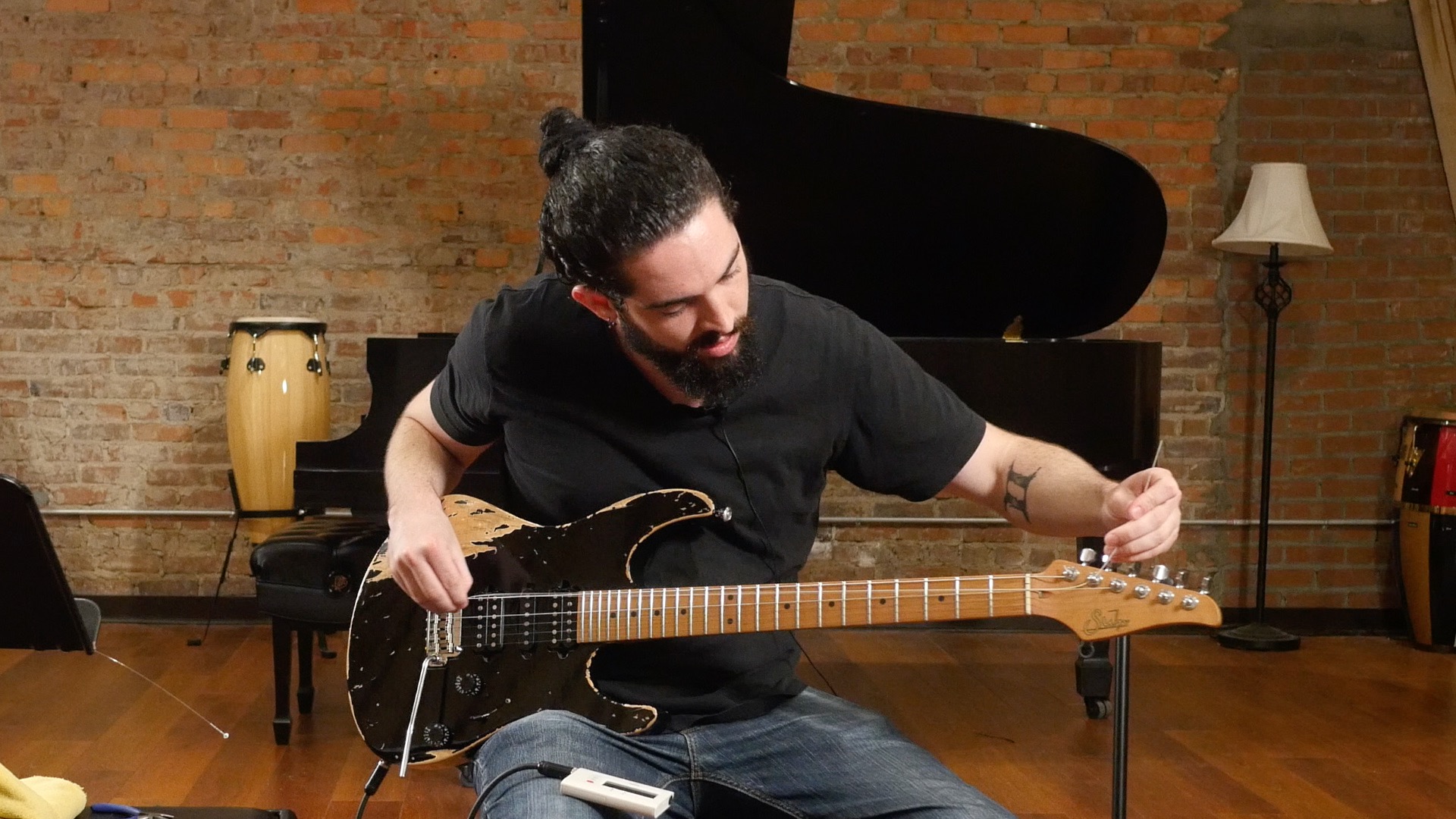 Changing Strings with Locking Tuners Sound Pure
