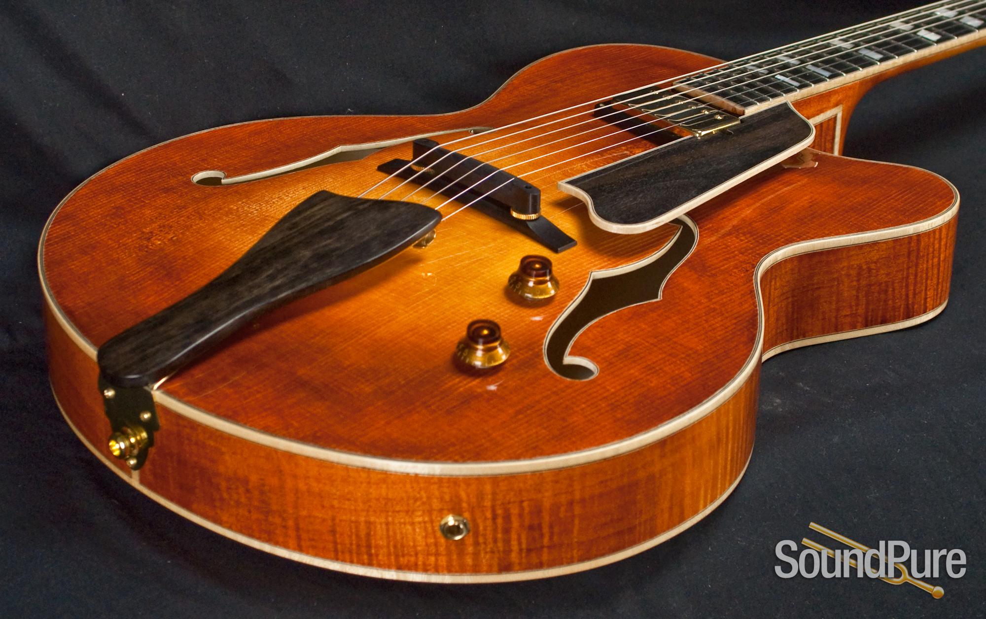 Eastman AR580CEHB Honeyburst Archtop Electric Guitar 5060