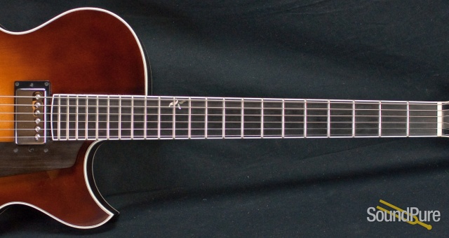 Benedetto Bambino Antique Burst Archtop Guitar S1052 - Used — image 4
