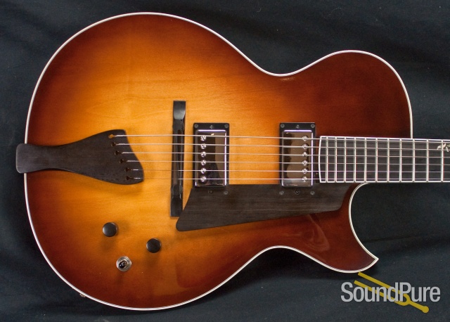Benedetto Bambino Antique Burst Archtop Guitar S1052 - Used — image 5