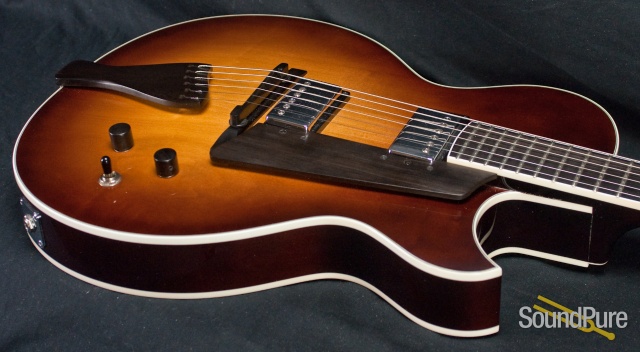 Benedetto Bambino Antique Burst Archtop Guitar S1052 - Used — image 6