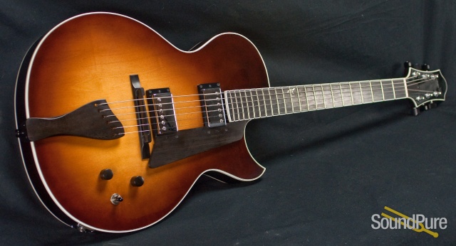 Benedetto Bambino Antique Burst Archtop Guitar S1052 - Used — image 9
