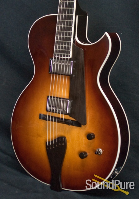 Benedetto Bambino Antique Burst Archtop Guitar S1052 - Used — image 12