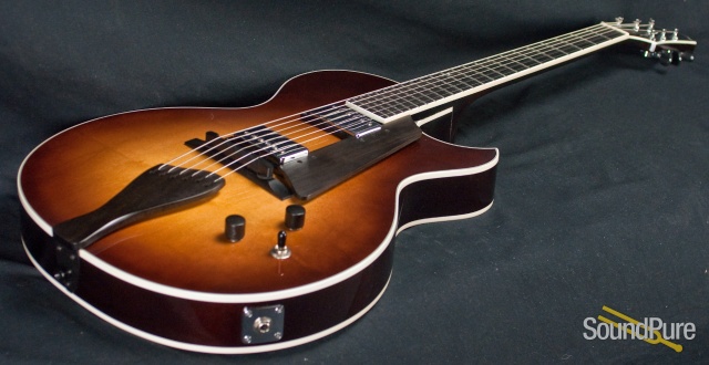 Benedetto Bambino Antique Burst Archtop Guitar S1052 - Used — image 13