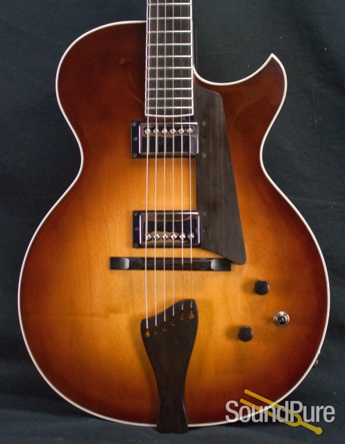 Benedetto Bambino Antique Burst Archtop Guitar S1052 - Used — image 1
