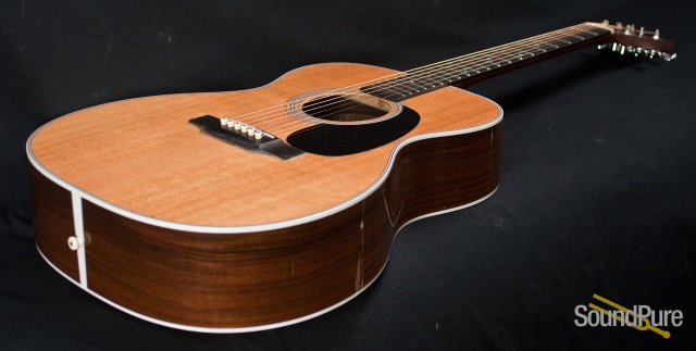 Martin 2011 000-28 Solid Sitka Spruce Acoustic Guitar - Used — image 3