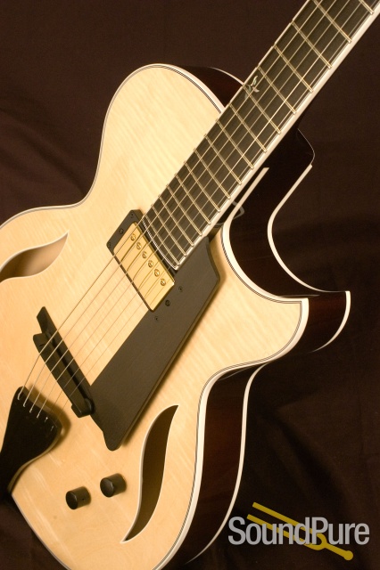Benedetto Bambino Deluxe Natural/Espresso S1084 Archtop Guitar — image 1