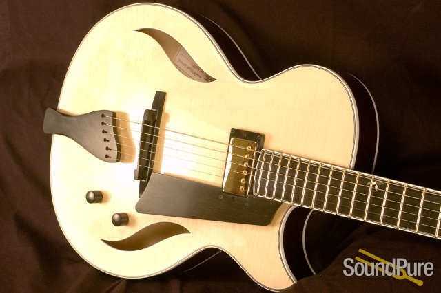 Benedetto Bambino Deluxe Natural/Espresso S1084 Archtop Guitar — image 11