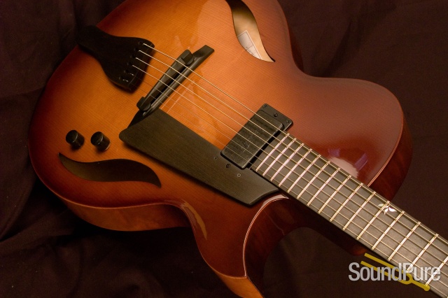 Benedetto Bambino Elite One-off Antique Burst S1082 Archtop Guitar — image 5