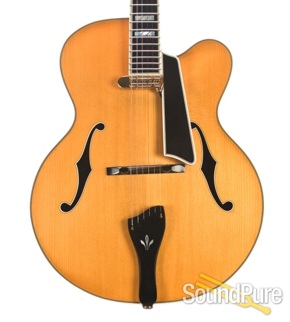 Buscarino Virtuoso Archtop Guitar B0535096 - Used — image 1