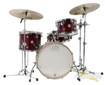 DW 4pc Design Series Frequent Flyer Drum Set Cherry Stain DW 4pc Design Series Frequent Flyer Drum Set Cherry Stain