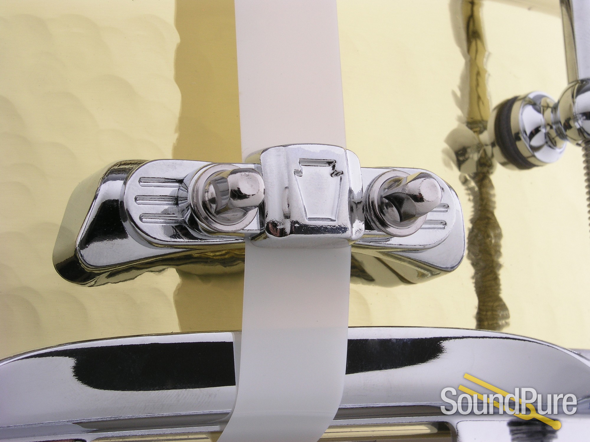 Ludwig 6.5x14 Hammered Brass Snare DrumTube Lugs LB422KT Demo/Open Box