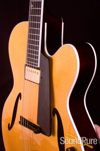 Benedetto Bravo Honey Blonde/Espresso S1098 Archtop Guitar — image 8