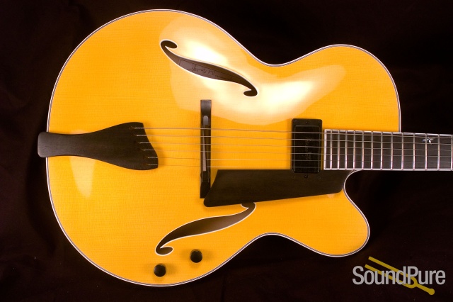 Benedetto Bravo Deluxe Honey Blonde S1109 Archtop Guitar — image 10