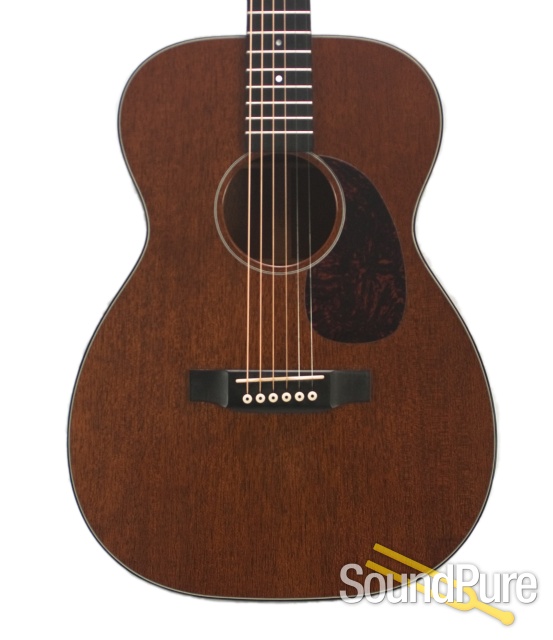 Martin 2002 00-17 Mahogany Acoustic Guitar - Used — image 1