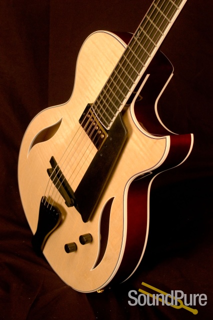 Benedetto Bambino Deluxe Natural/Espresso S1167 Archtop Guitar