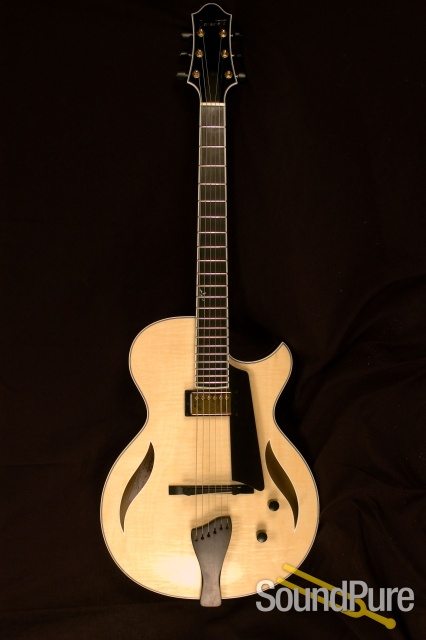 Benedetto Bambino Deluxe Natural/Espresso S1167 Archtop Guitar — image 9