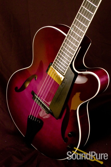 Benedetto Bravo One-off Plum/Purple S1185 Archtop Guitar