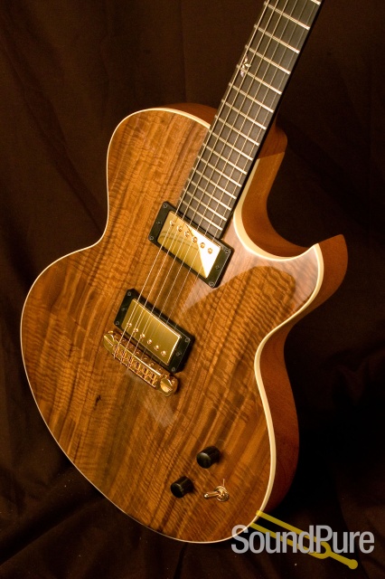 Benedetto One-off Benny Walnut Top sn S1170 Electric Guitar