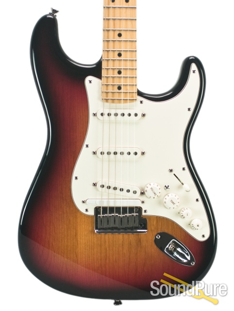 Fender VG Stratocaster 3-Tone Sunburst SSS #Z7033061 - Used — image 1