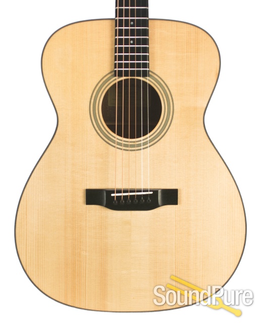 Eastman E10OM Adirondack/Mahogany Acoustic #10755964 — image 1