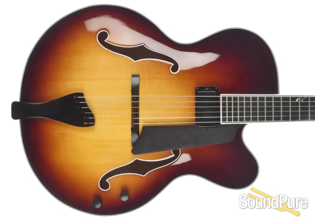 Benedetto Americana Antique Burst 17" Archtop #S1682 - Used — image 9