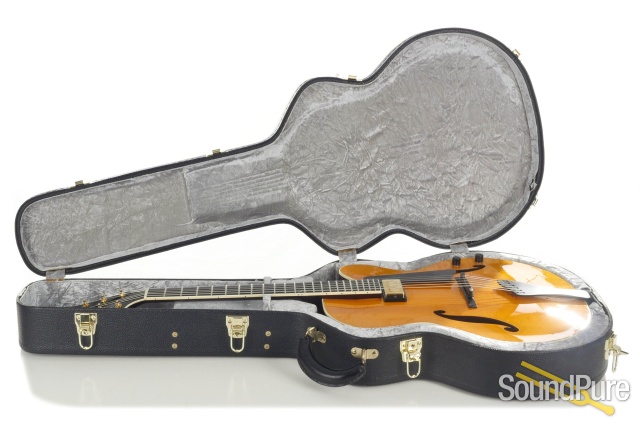 Benedetto Bravo Deluxe Honey Blonde Archtop #S1614 - Used — image 5