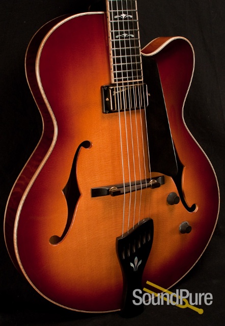 Buscarino Electric Virtuoso KM0892605 - MINT! Archtop Guitar — image 1