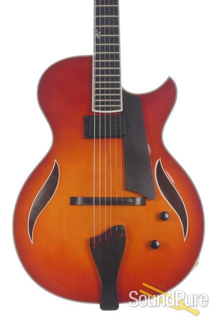 Benedetto Bambino Deluxe Autumn Burst Archtop #52306 - Used — image 1