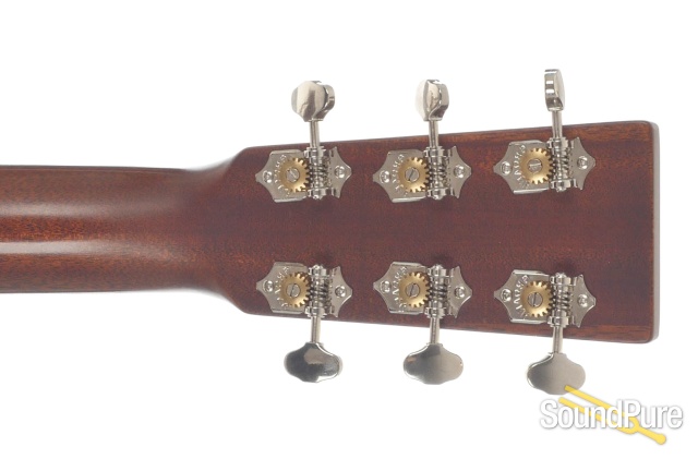 Martin 00-18 Sitka/Mahogany Acoustic Guitar #2060672 - Used — image 4