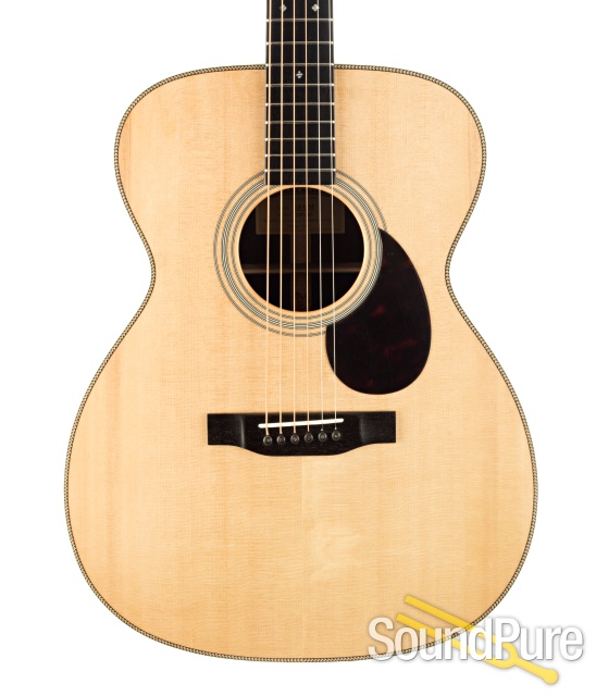 Eastman E8OM Sitka/Rosewood Acoustic Guitar #13856365 — image 1