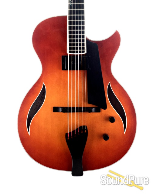 Benedetto Bambino Deluxe Autumn Burst Archtop #52306 - Used