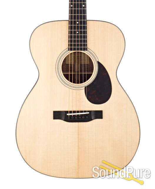 Eastman E10OM Adirondack/Mahogany Acoustic #13956860 — image 1