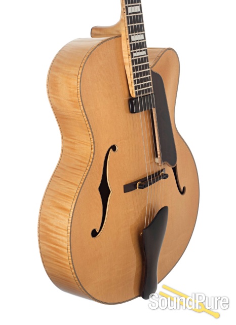 Eastman AR910CE 17" Uptown Archtop #000109-113 - Used — image 4
