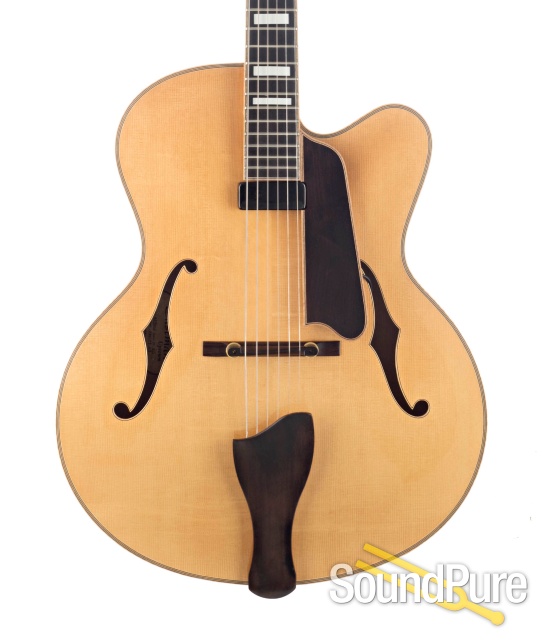 Eastman AR910CE 17" Uptown Archtop #000109-113 - Used — image 1