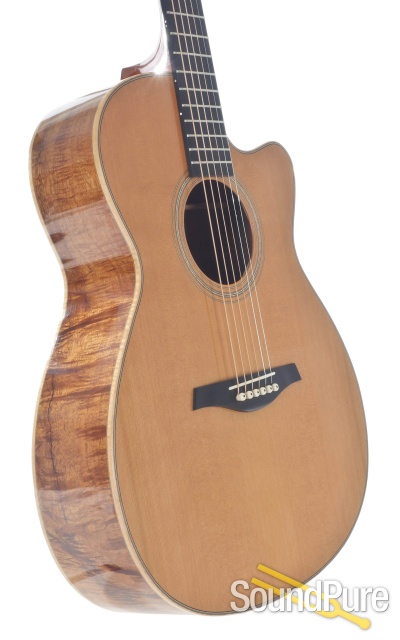 Beneteau Cedar/Figured Koa OM Cutaway Acoustic #041200 -Used — image 5