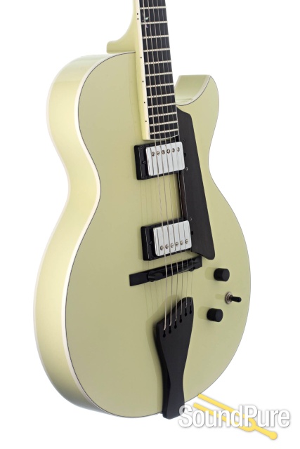 Benedetto Bambino Lime Sorbet Archtop Guitar #S1050 - Used — image 4