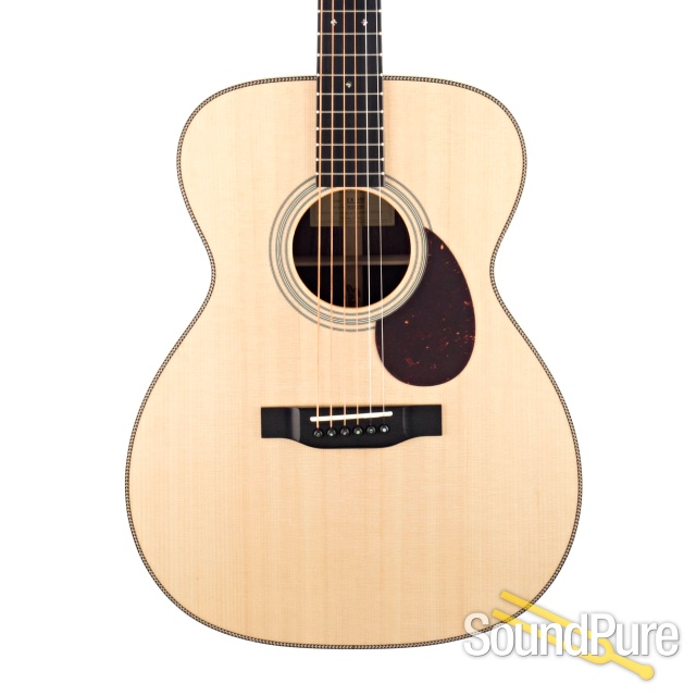 Eastman E8OM Sitka/Rosewood Acoustic #M2002985 — image 1