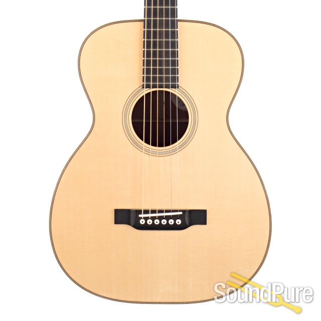 Bourgeois 00 - 12 Fret Coupe White Spruce/Koa #8536 - Used — image 1