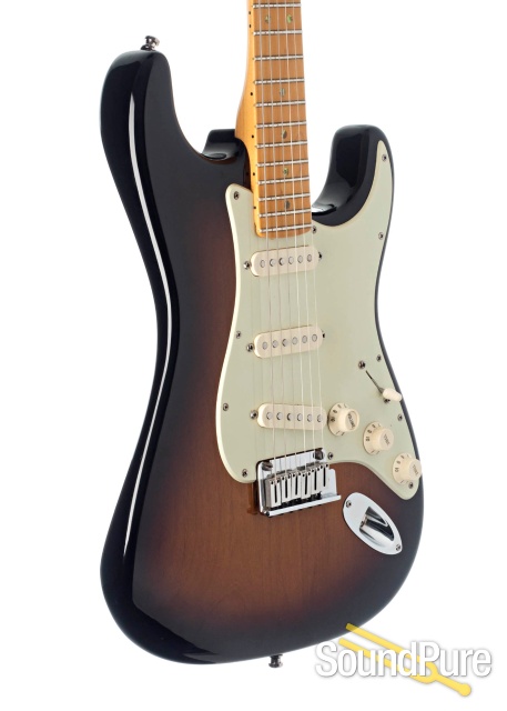 Fender Am Deluxe Strat "V-Neck" Sunburst #DZ8243903 - Used — image 4