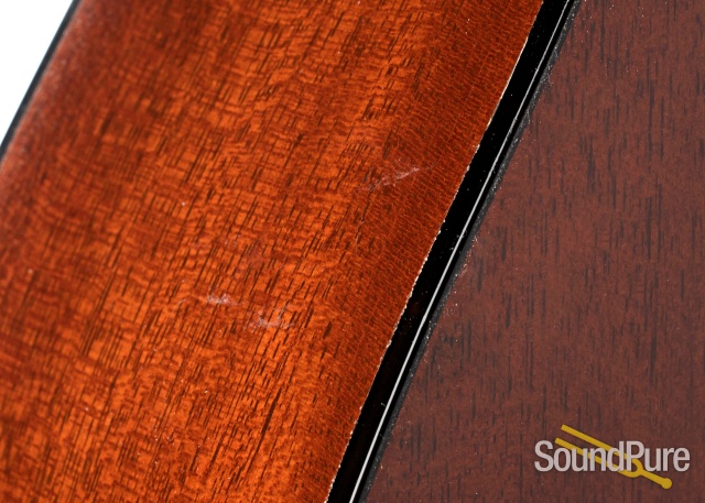 Martin 00-18V Ambertone Adirondack/Mahogany #1616742 - Used — image 2