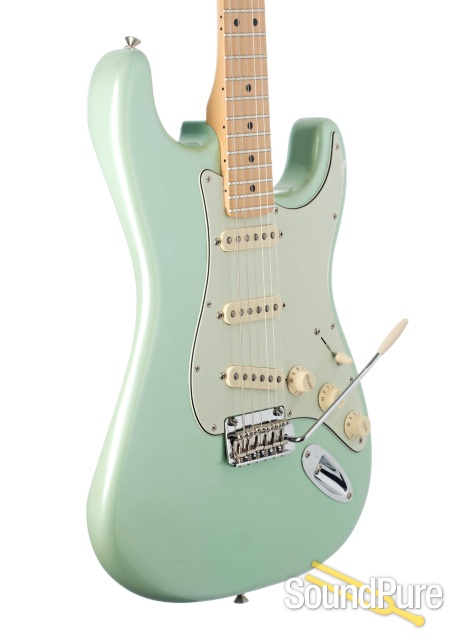 Fender Player Stratocaster Surf Pearl #MX18175534 - Used — image 3