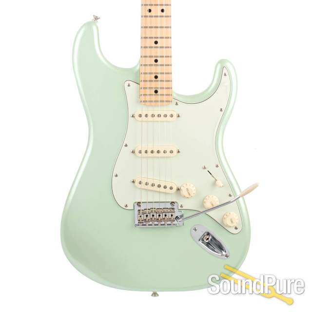 Fender Player Stratocaster Surf Pearl #MX18175534 - Used — image 1