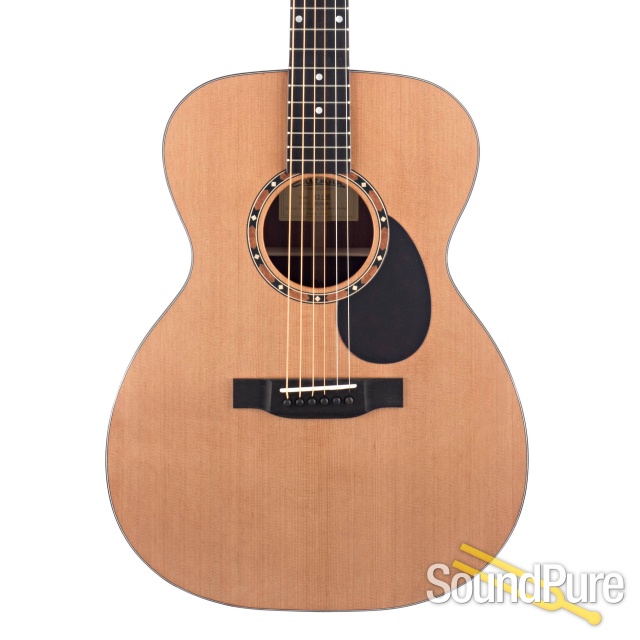 Eastman E2OM Cedar/Sapele Acoustic #M2103011 — image 1