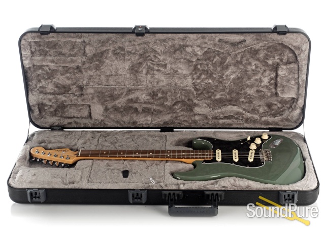 Fender American Pro Strat Olive Green #US17000287 - Used — image 4