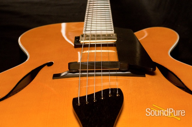 Benedetto Bravo Honey Blonde/Espresso S1549 Archtop Guitar — image 2